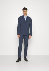 Костюм Костюм