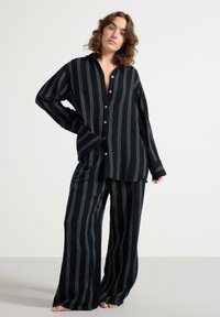 Широкие брюки Широкие брюки