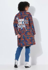 Короткое пальто Короткое пальто