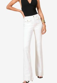 Клешеные джинсы Клешеные джинсы