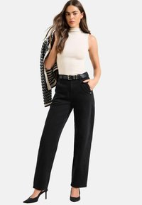 Прямые джинсы Прямые джинсы