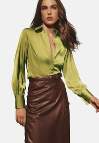 Атласная блузка Атласная блузка