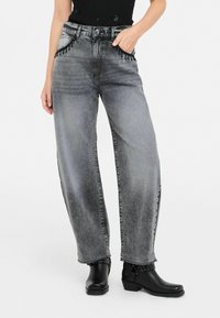 Свободные джинсы Свободные джинсы