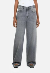 Свободные джинсы Свободные джинсы