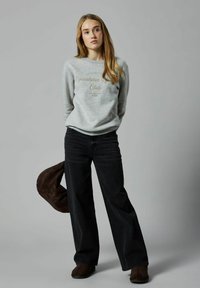 Джинсы Джинсы