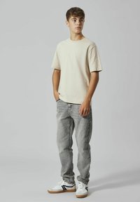 Джинсы Джинсы