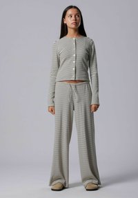 Вязаная кофта Вязаная кофта