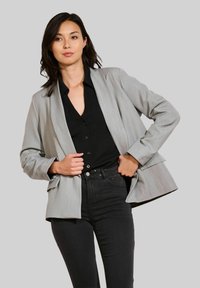 Блейзер Блейзер