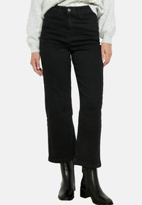 Короткие джинсы Короткие джинсы