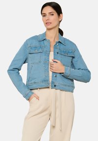 Джинсовая жилетка Джинсовая жилетка