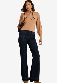 Клешеные джинсы Клешеные джинсы