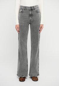 Джинсы Джинсы