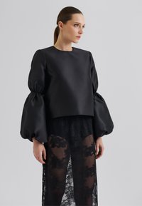 Атласная блузка Атласная блузка