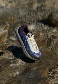 Походные кроссовки Походные кроссовки