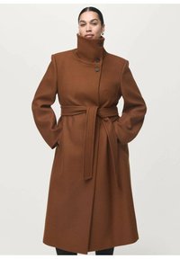 Шерстяное пальто Шерстяное пальто