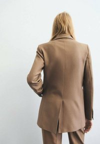 Короткое пальто Короткое пальто