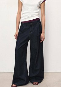 Джинсы Джинсы