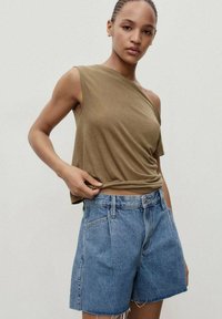 Шорты Шорты