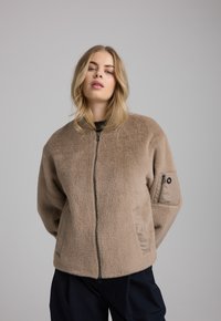 Зимняя куртка Зимняя куртка