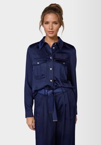 Атласная блузка Атласная блузка