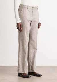 Прямые брюки Прямые брюки