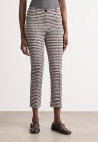 Узкие брюки Узкие брюки