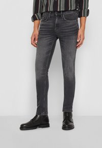 Узкие джинсы Узкие джинсы