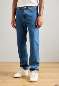 Прямые джинсы Прямые джинсы