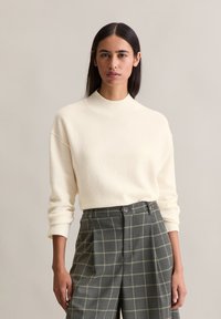 Пуловер Пуловер