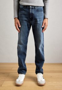 Прямые джинсы Прямые джинсы