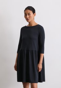 Короткое платье Короткое платье