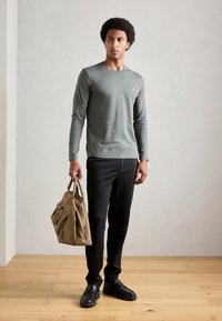 Лонгслив Лонгслив