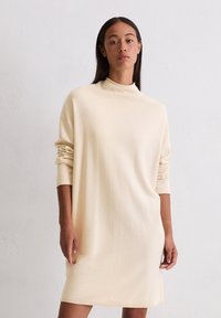 Вязаное платье Вязаное платье