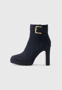 Высокие сапоги Высокие сапоги