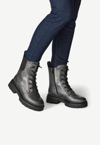 Ботинки на шнуровке Ботинки на шнуровке