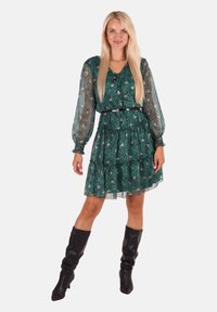 Короткое платье Короткое платье