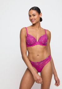 Бюстгальтер на косточках Бюстгальтер на косточках