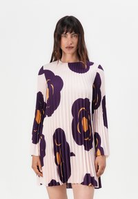 Короткое платье Короткое платье