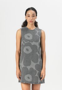 Короткое платье Короткое платье