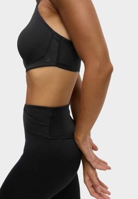 Бюстгальтер Бюстгальтер