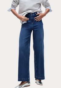 Клешеные джинсы Клешеные джинсы