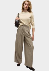 Широкие брюки Широкие брюки