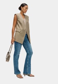 Длинный жилет Длинный жилет