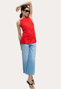 Топ на бретельках Топ на бретельках