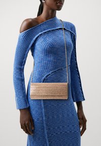 Клатч Клатч