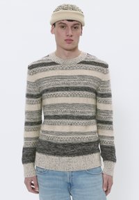 Пуловер Пуловер