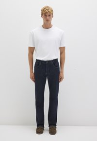 Прямые джинсы Прямые джинсы