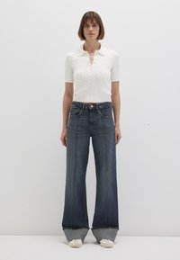 Клешеные джинсы Клешеные джинсы