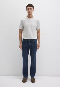 Прямые джинсы Прямые джинсы