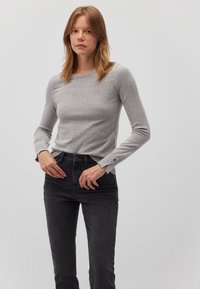 Пуловер Пуловер